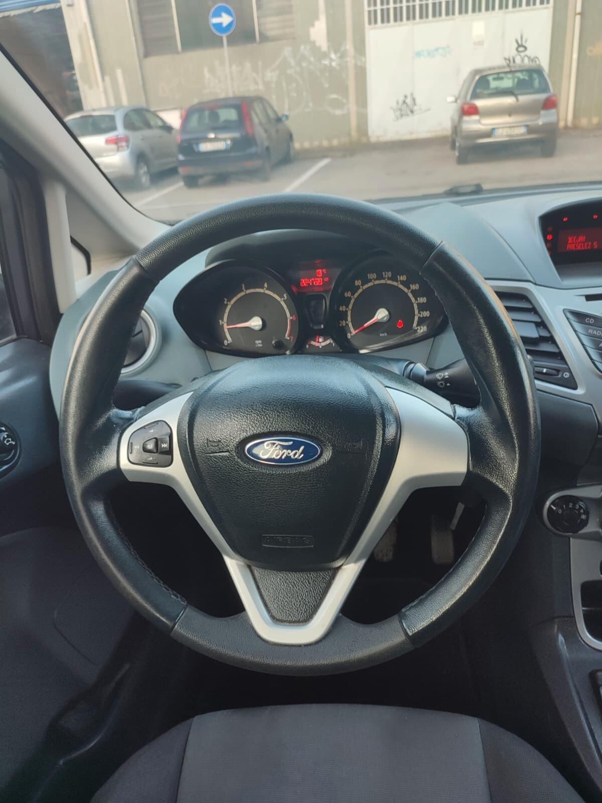 Ford Fiesta 1.4 5 porte Bz.- GPL Titanium