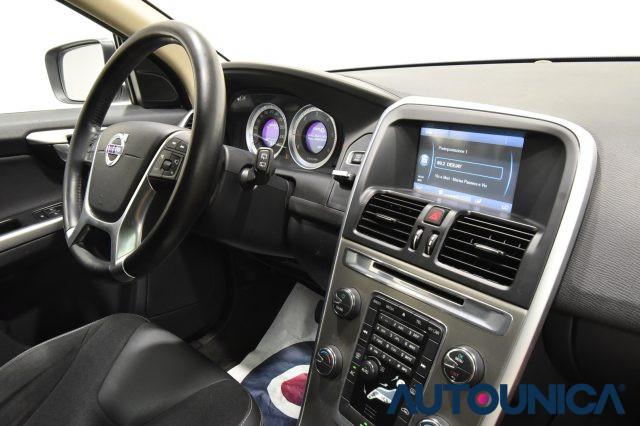 VOLVO XC60 2.0 DRIVe KINETIC TETTO