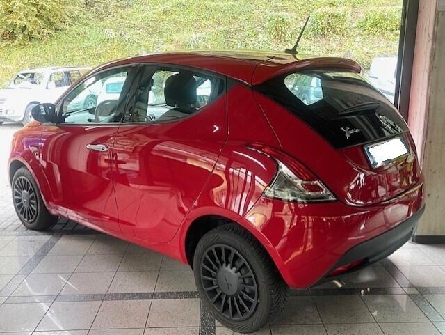 Lancia Ypsilon 1.0 FireFly 5 porte S&S Hybrid Ecochic Gold