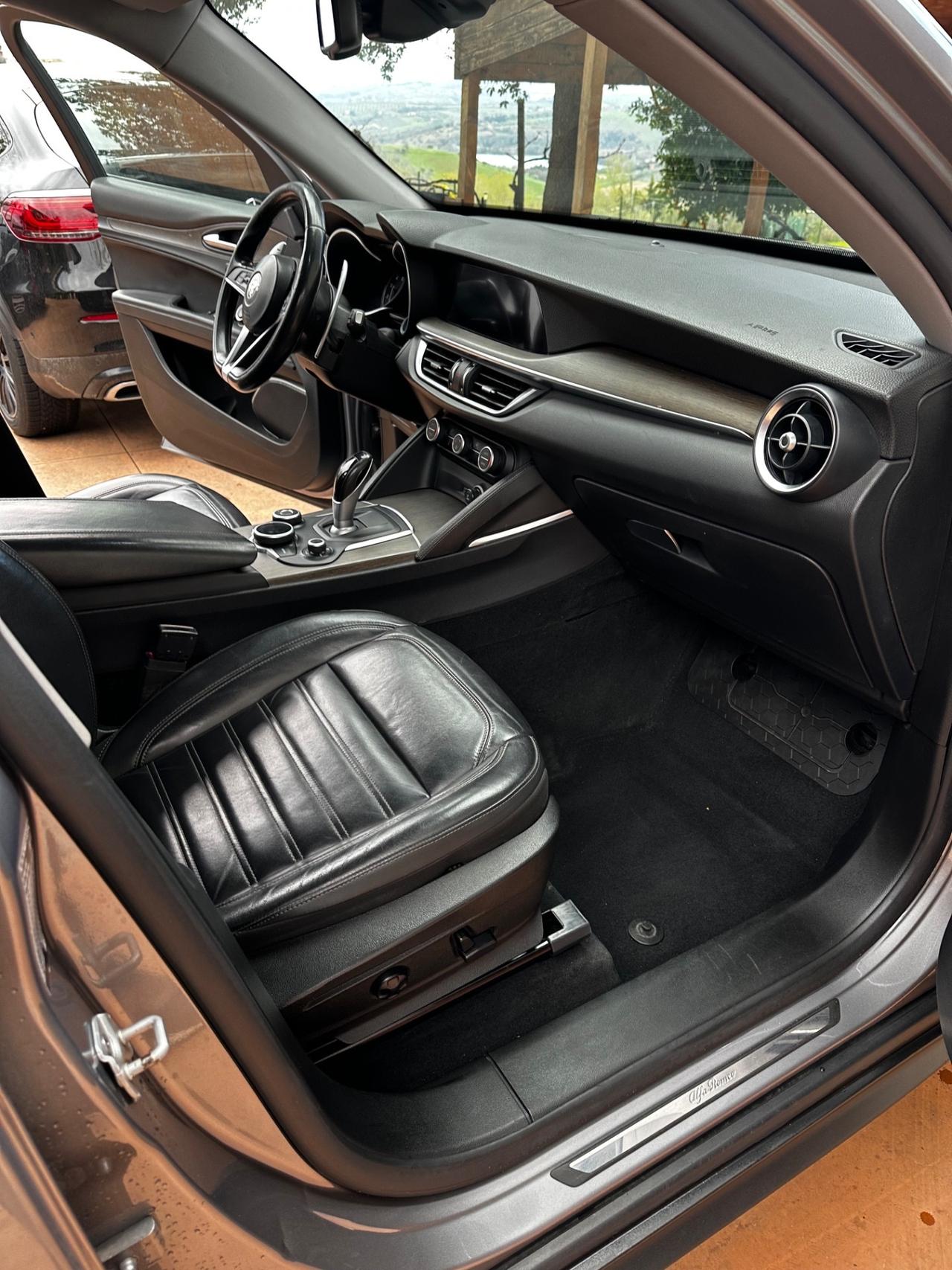 Alfa Romeo Stelvio 2.0 Turbo 200 CV AT8 Q4 Executive