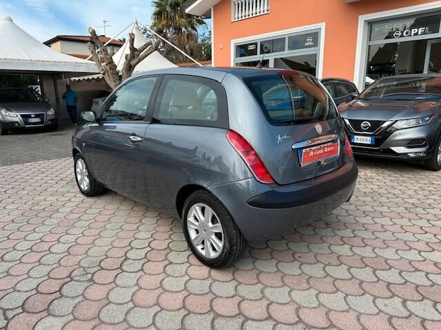 Lancia Ypsilon 1.2 16V Platino