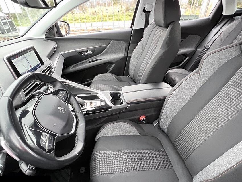 PEUGEOT 3008 1.2 benzina NAVI-AUTOMATICA