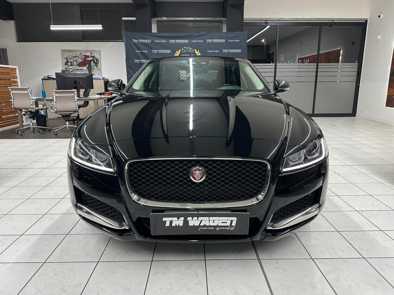 Jaguar XF 2.0d i4 Prestige 180cv my19 - IVA ESPOSTA