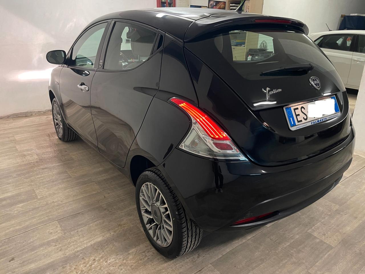 Lancia Ypsilon Ecochic Gold 0.9 TwinAir 85 CV Metano Neopatentati