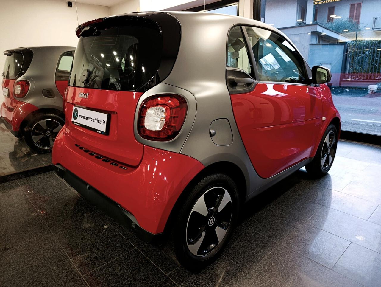 Smart ForTwo 70 1.0 twinamic Passion Grey opaco e Rosso