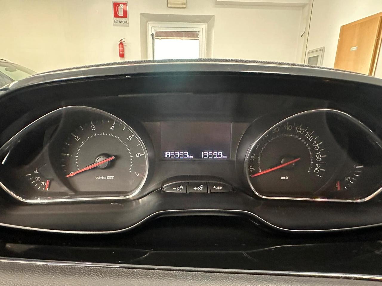 Peugeot 208 1.2 VTi 82 CV 5 porte Allure