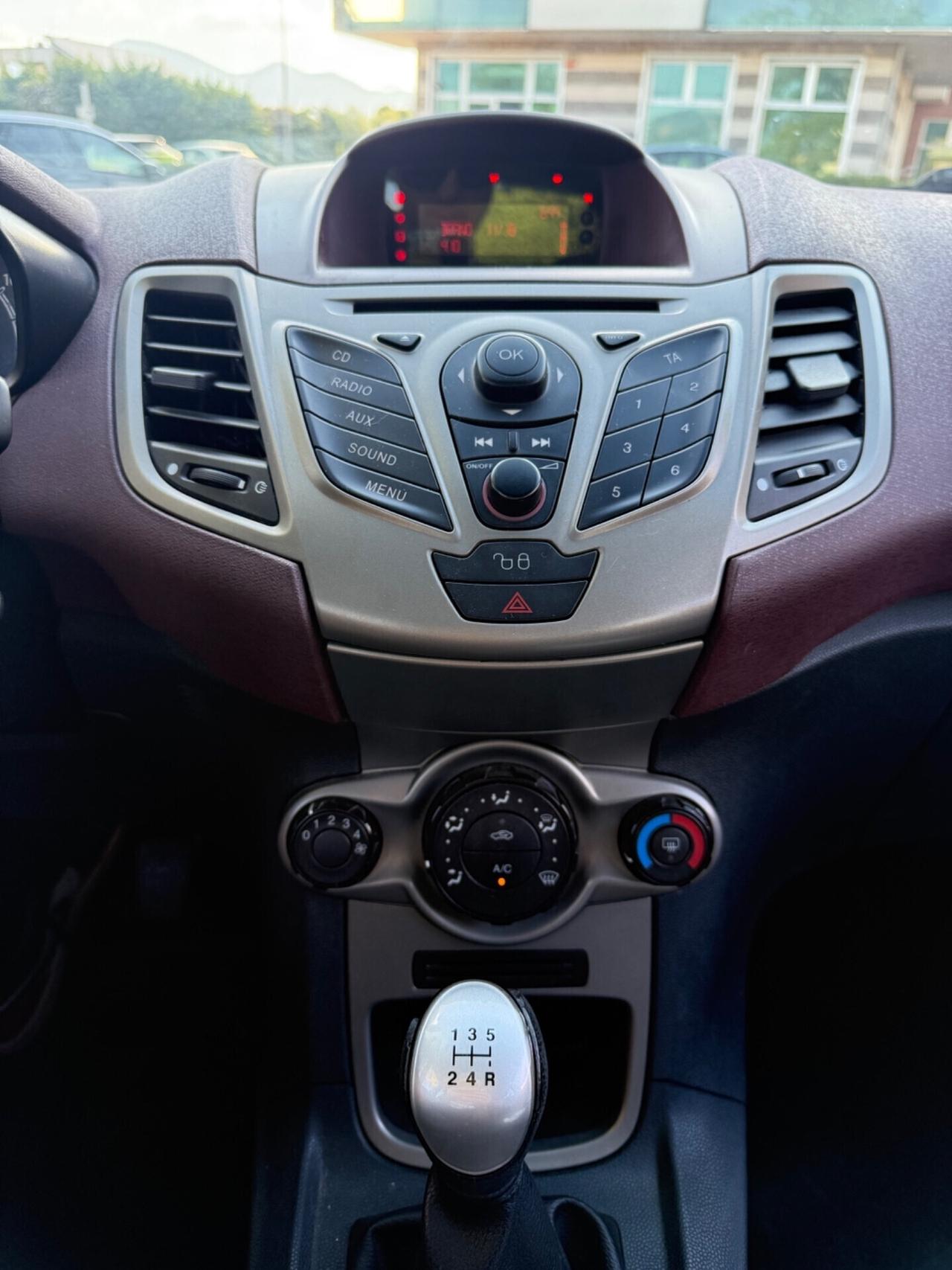 Ford fiesta Diesel 1.4 TDCi neopatentati UNIPROPRIETÀ