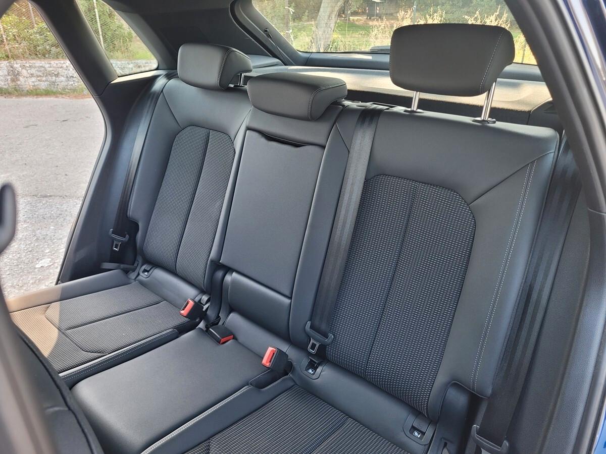Audi Q3 35 TFSI S tronic Business interni s-line
