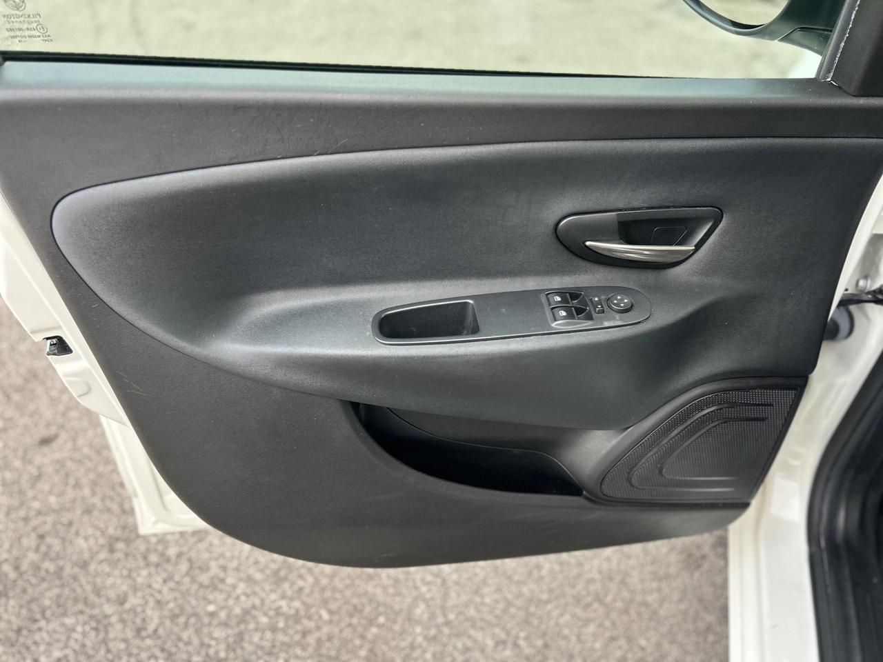 Lancia Ypsilon 1.2 GPL Ecochic Gold