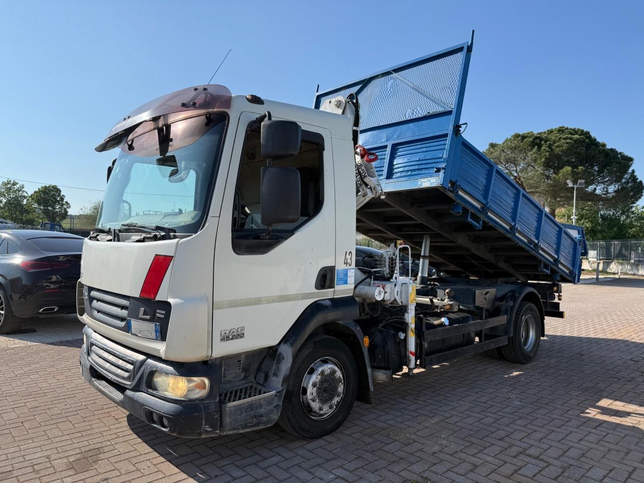 DAF LF45.220 ribaltabile con gru Bonfiglioli P7.200/2SI