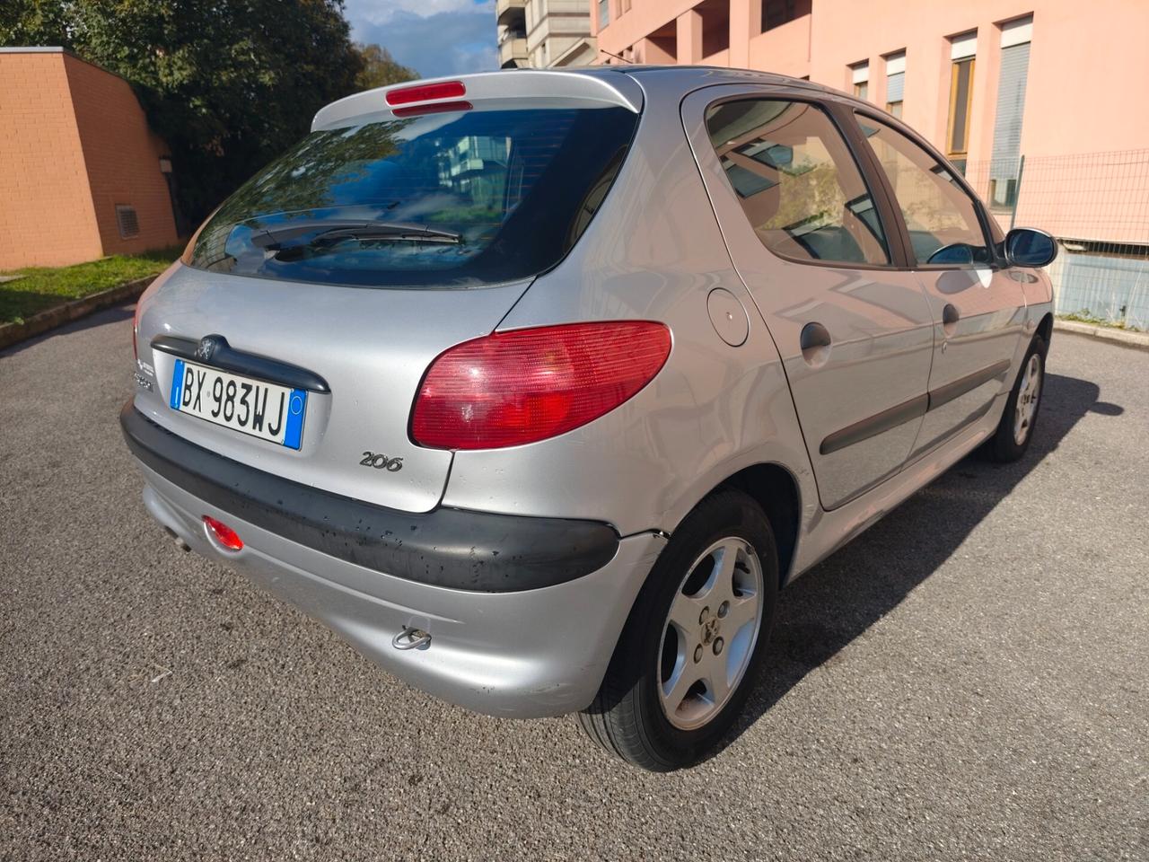 Peugeot 206 1.1 Benz 55 Milà km 5 porte XT