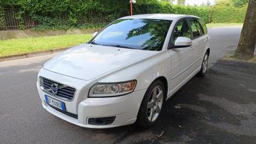 Volvo V50 D3 R-design