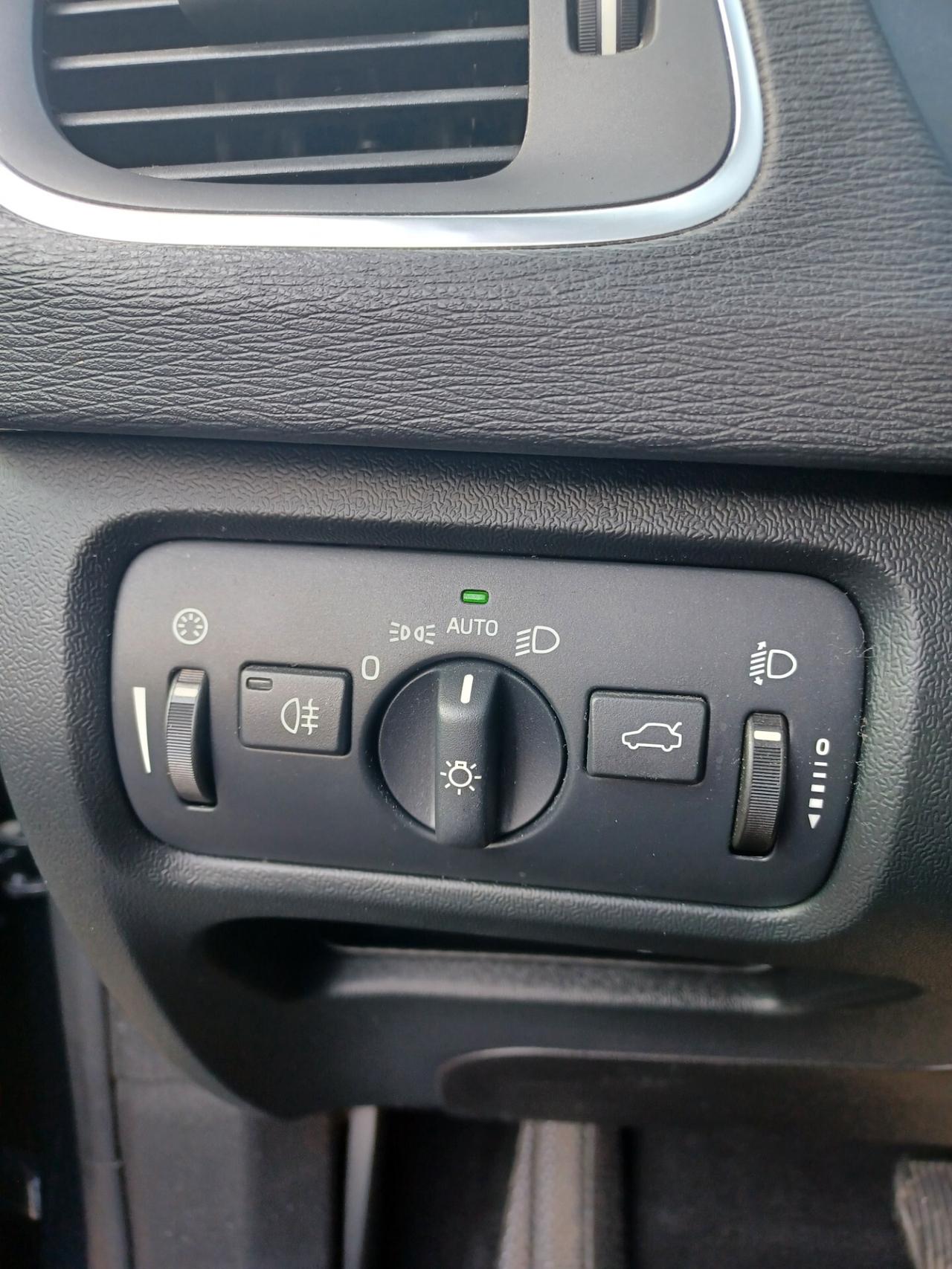 Volvo V40 D3 Geartronic Momentum ANNO 2017