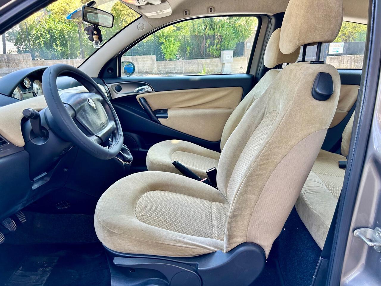 Lancia Ypsilon 1.2 Oro berlina 2 volumi - APPENA TAGLIANDATA - OK NEOPATENTATI