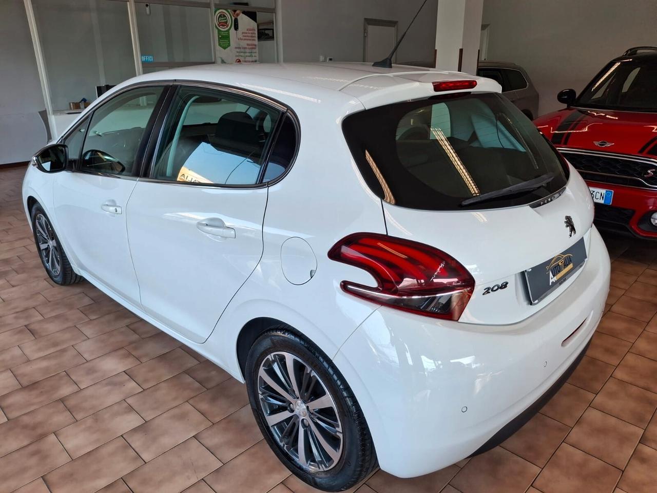 Peugeot 208 *5p 1.2 *NEOPATENTATI*TAGLIANDI CERTIFICATI