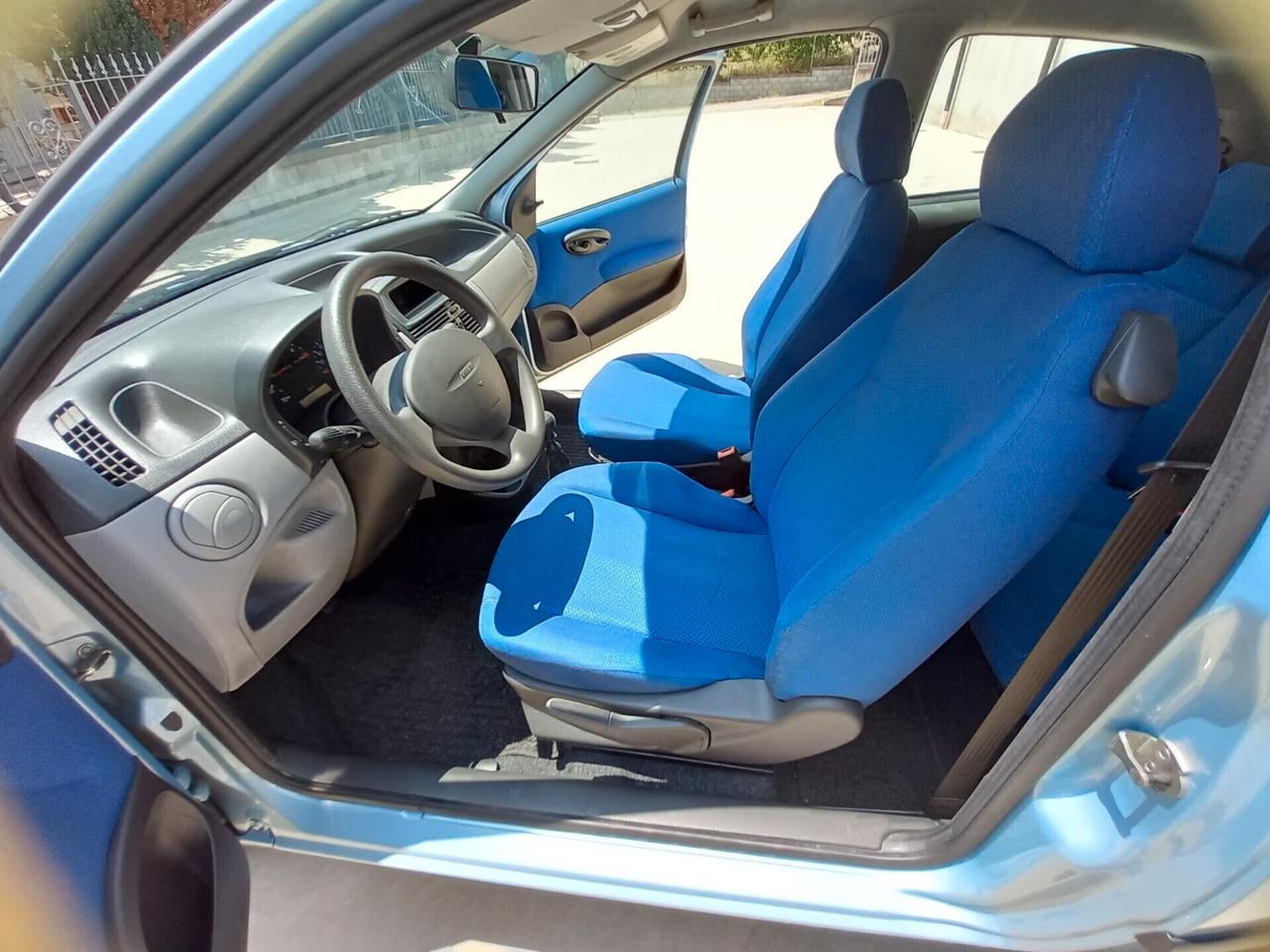 Fiat Punto 1.2i cat Feel SOLO 30000 KM !!!!!