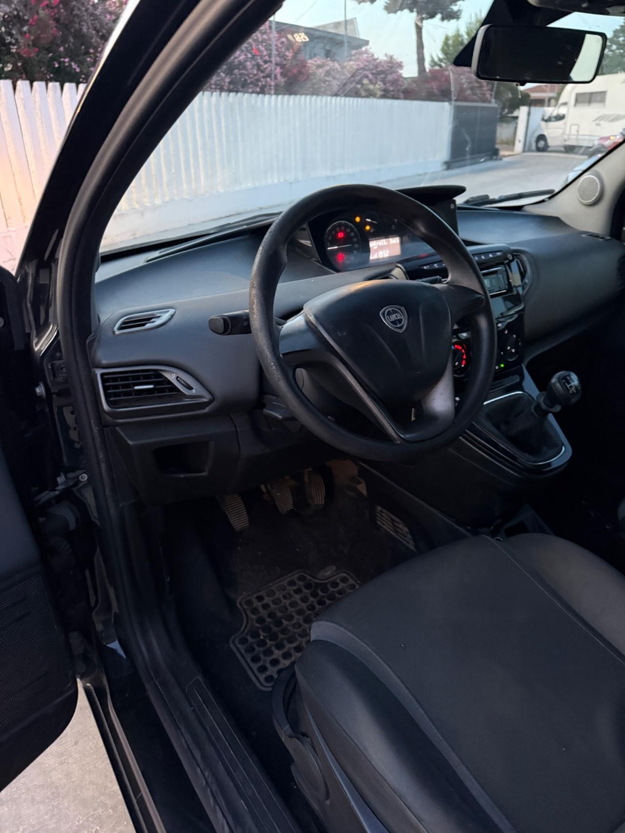 Lancia Ypsilon 1.2 69 CV 5 porte GPL Ecochic Silver