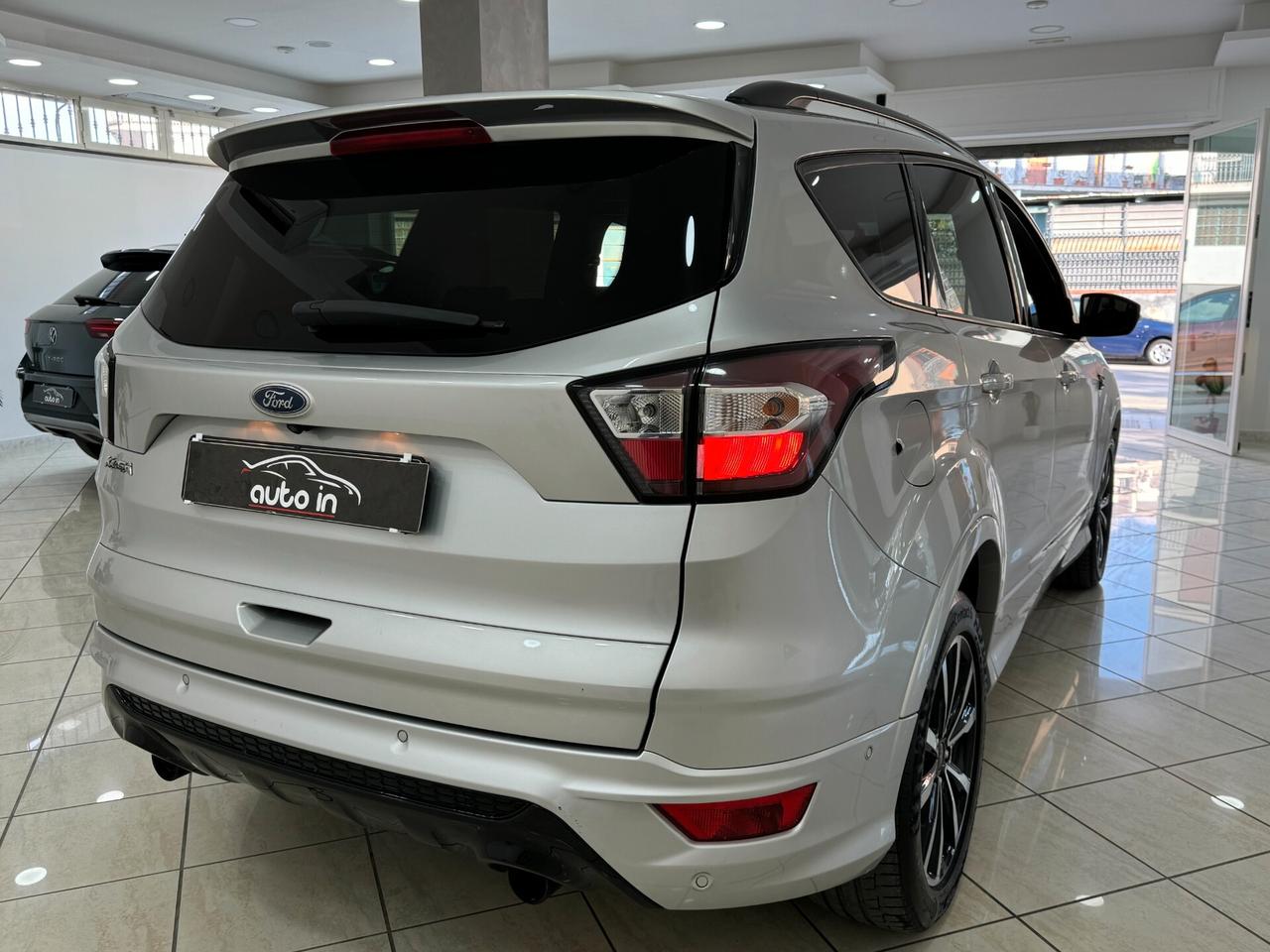 Ford Kuga 1.5 TDCI 120 CV 2WD ST-Line