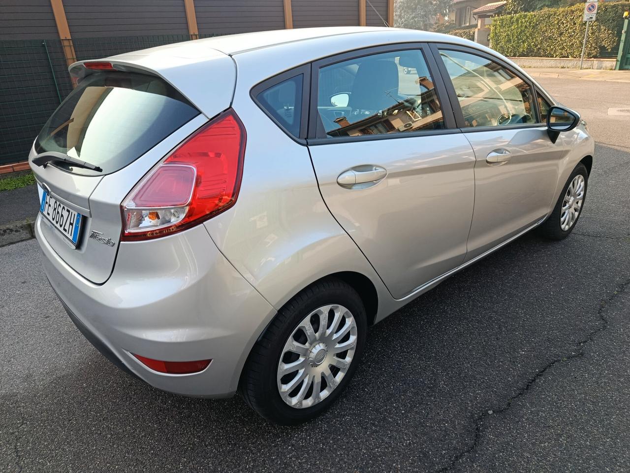 Ford Fiesta 1.5 TDCi 75CV 5 porte Business DOPPIO TRENO PNEUMATICI CON CERCHI