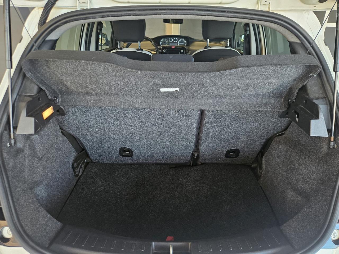 Lancia Ypsilon 2011 1.2 8v Elefantino s