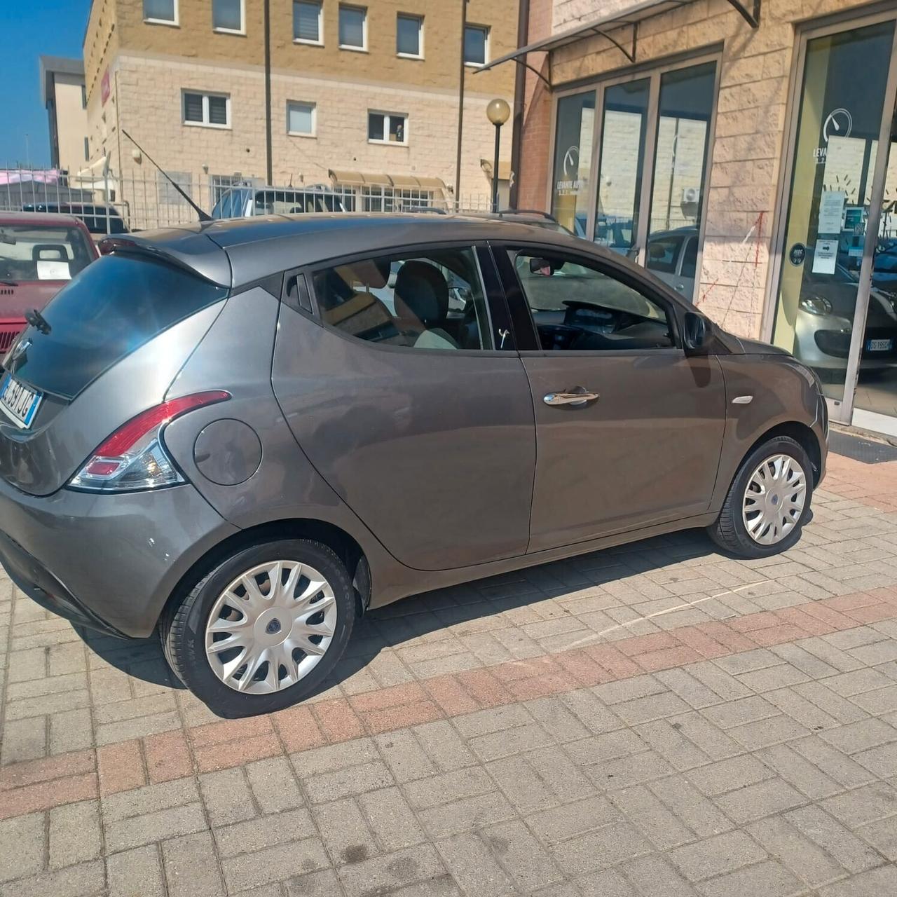 LANCIA YPSILON 1.2 FIRE NEOPATENTATI