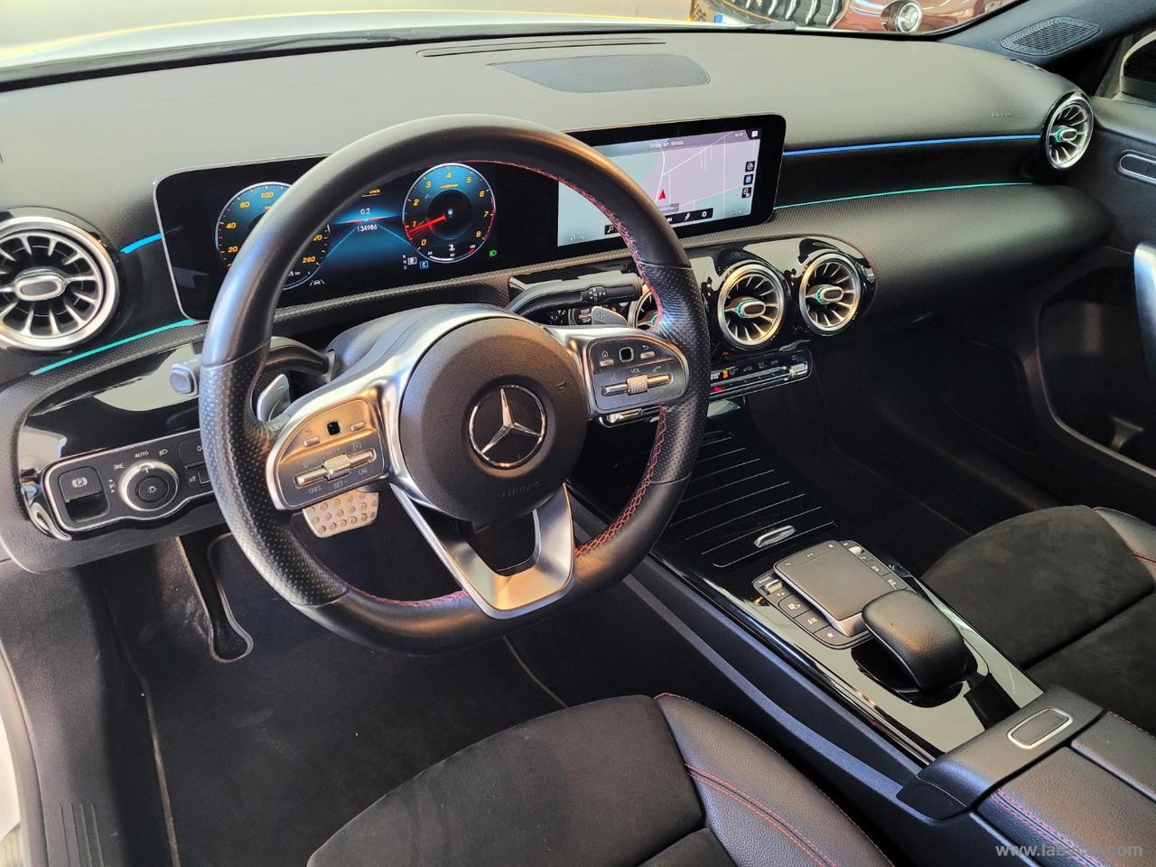 MERCEDES-BENZ A 180 PREMIUM AMG NIGHT EDITION*2020