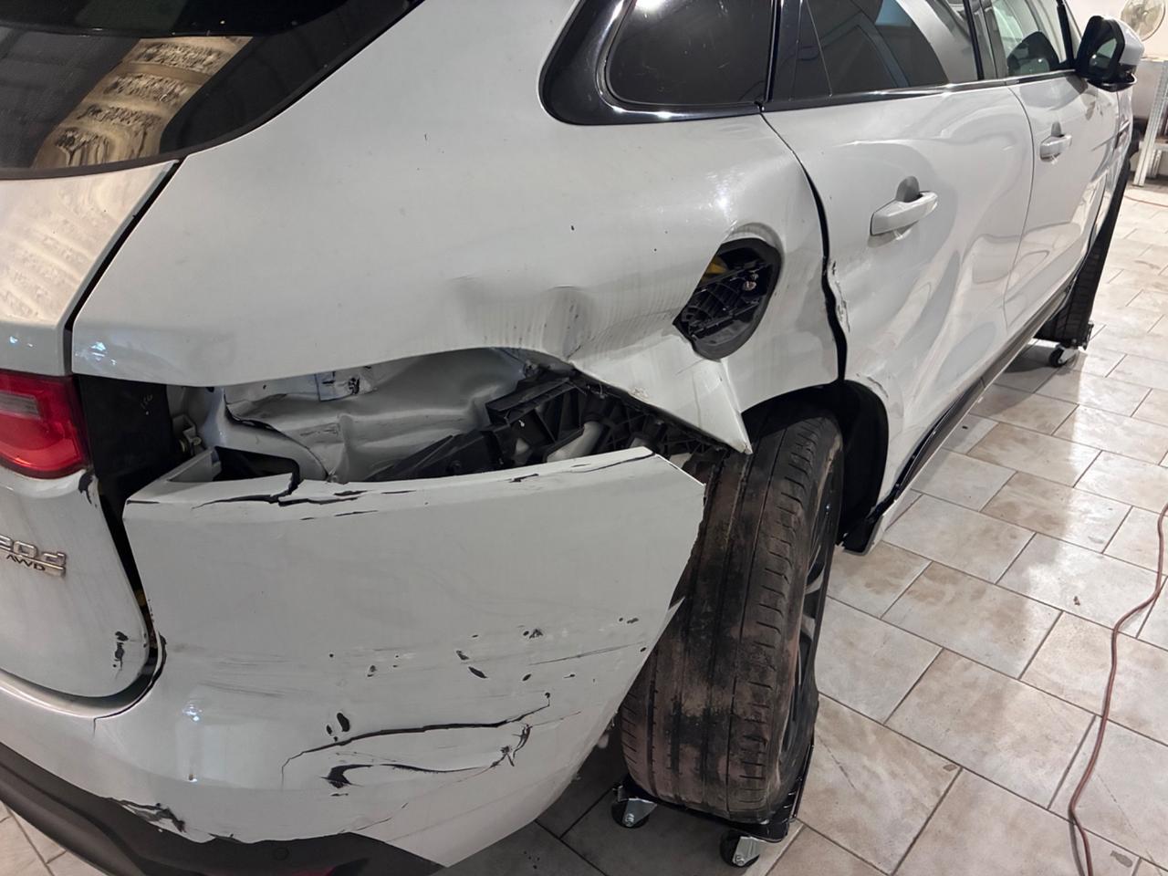 Jaguar F-Pace 2.0 D 180 CV AWD aut. R-Sport