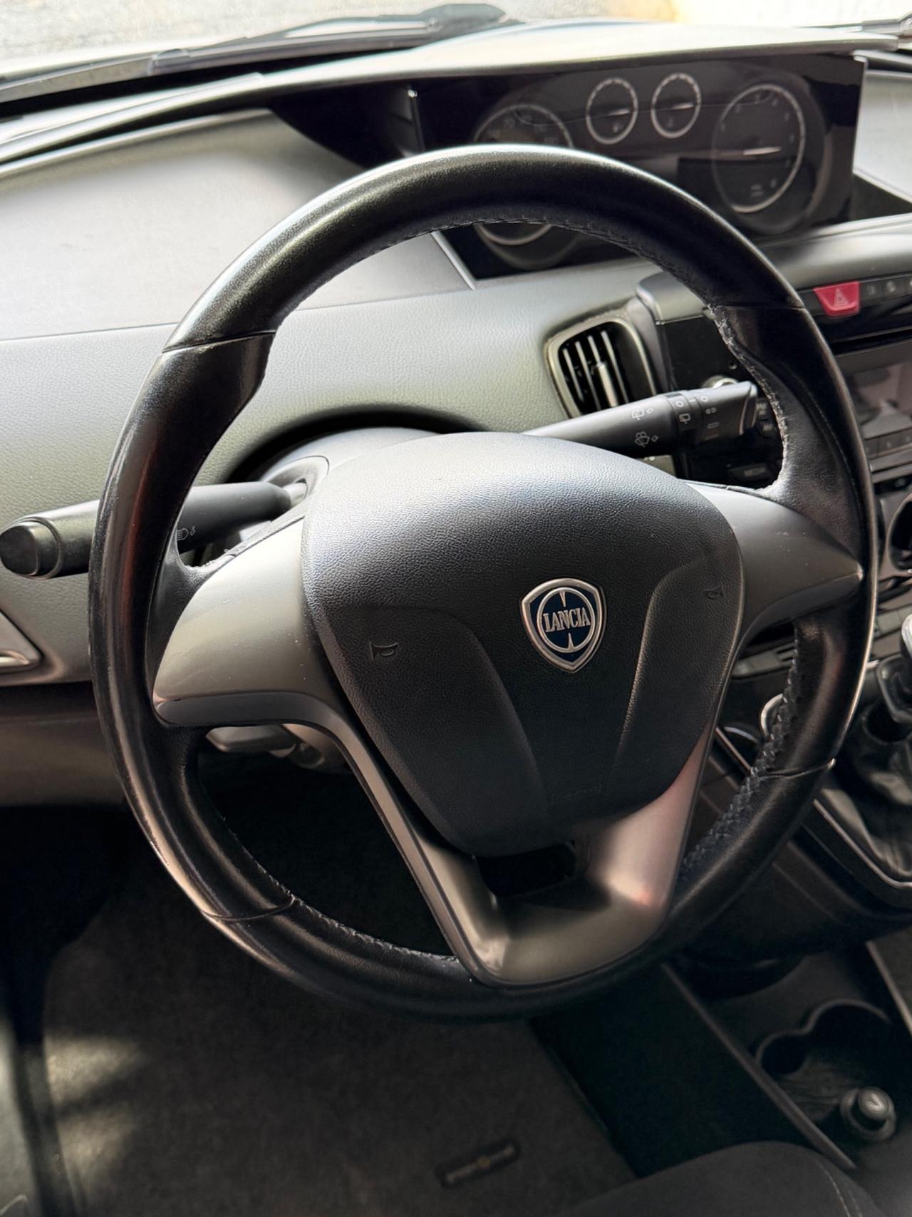 Lancia Ypsilon 1.2 69 CV 100 mila KM