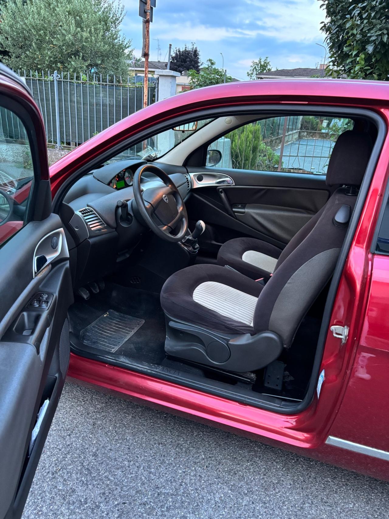 Lancia Ypsilon 1.3 MJT 75 CV E-Collection