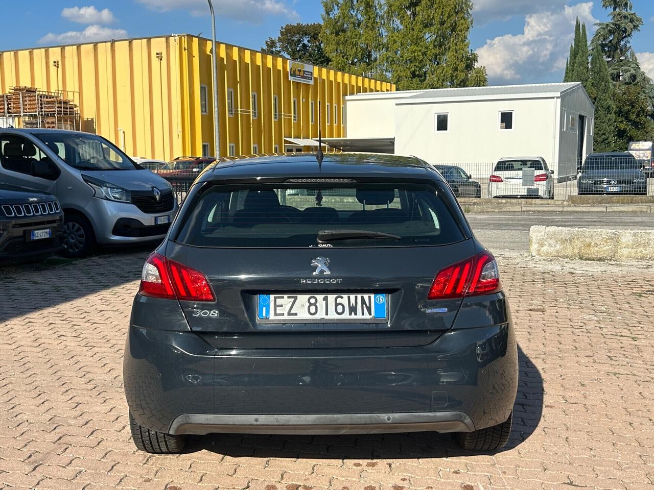 Peugeot 308 BlueHDi 100 S&S Business