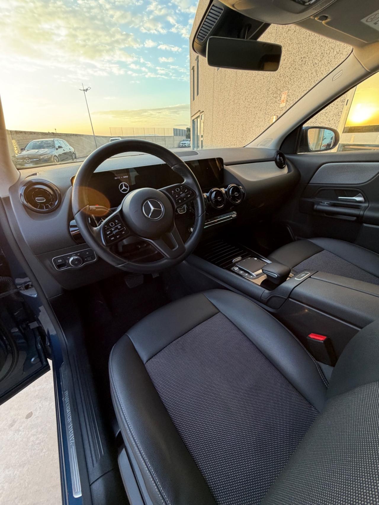 Mercedes-Benz GLA 200d Business auto - possibilità noleggio no scoring
