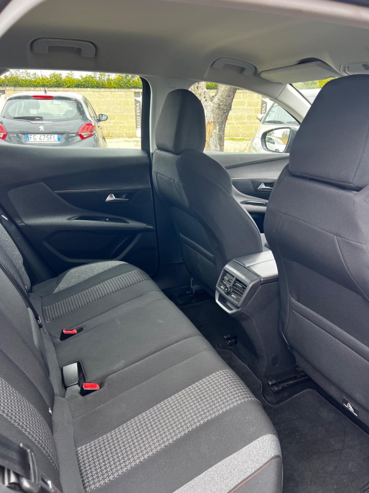 Peugeot 3008 BlueHDi 130 S&S EAT8 Active km 100000 ufficiali!!