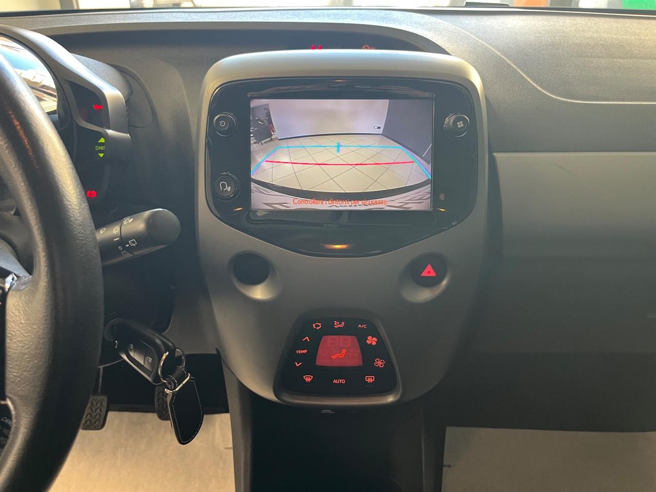 Toyota Aygo Connect 1.0 VVT-i 72 CV x-play