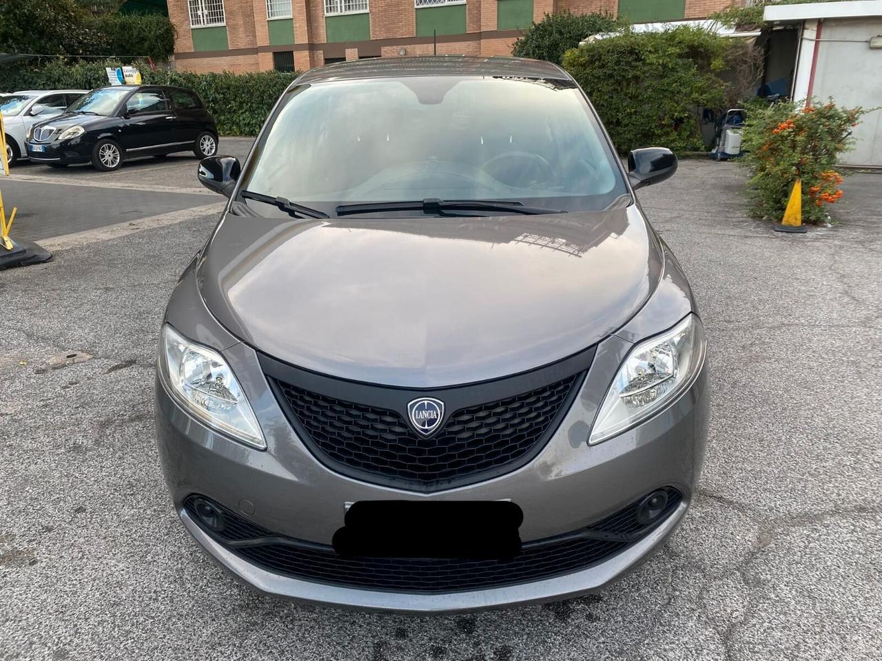 Lancia Ypsilon 1.2 69 CV 5 porte S&S Black and Noir