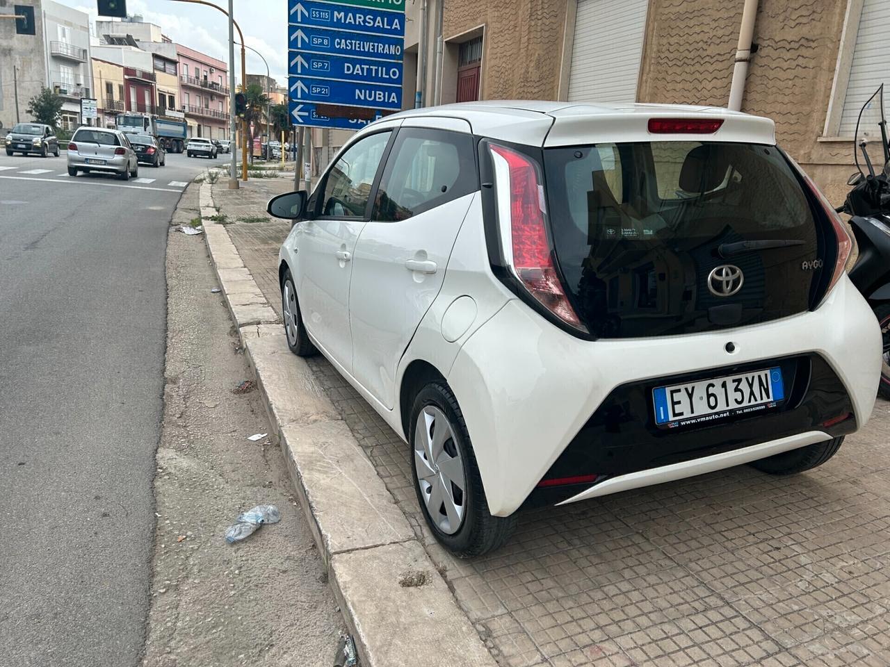 Toyota Aygo 1.0 VVT-i 69 CV 5 porte x-play