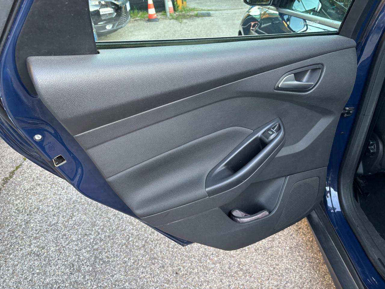 Ford Focus 1.0 benzina 5 porte OK Neopatentati