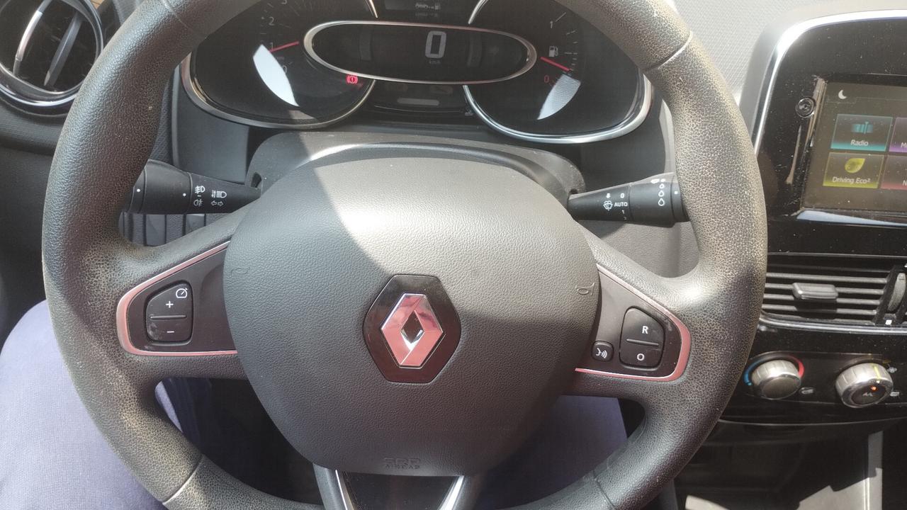 Renault Clio dCi 8V 75 CV 5 porte Moschino Zen NEOPATENTATI
