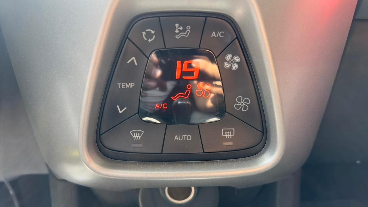 Toyota Aygo 1.0 VVT-i 69 CV 5P 2018 Neopatent GPL Leggi testo