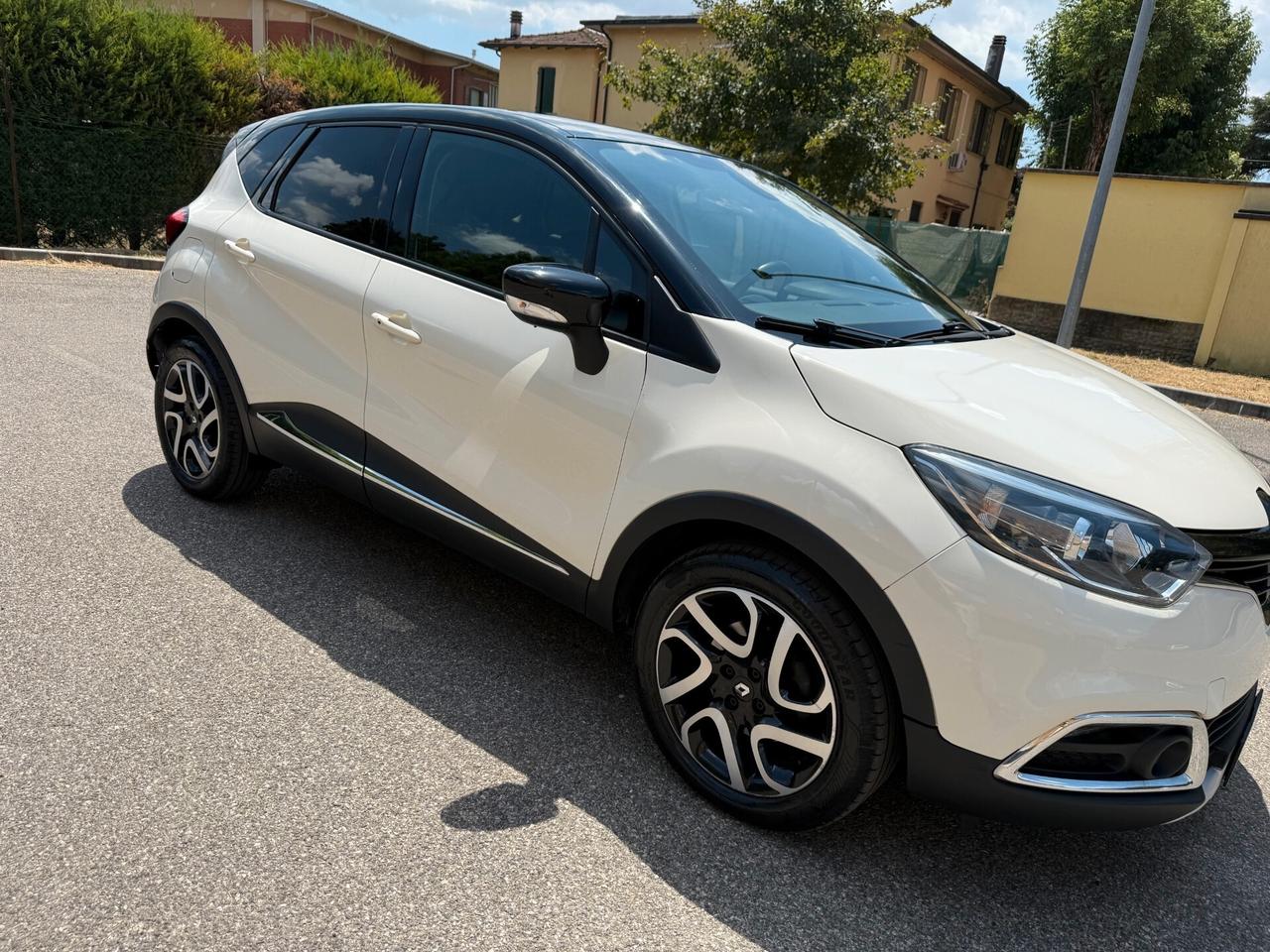 Renault Captur 1.5 dci - NEOPATENTATI - NAV. - 12 MESI DI GAR. -