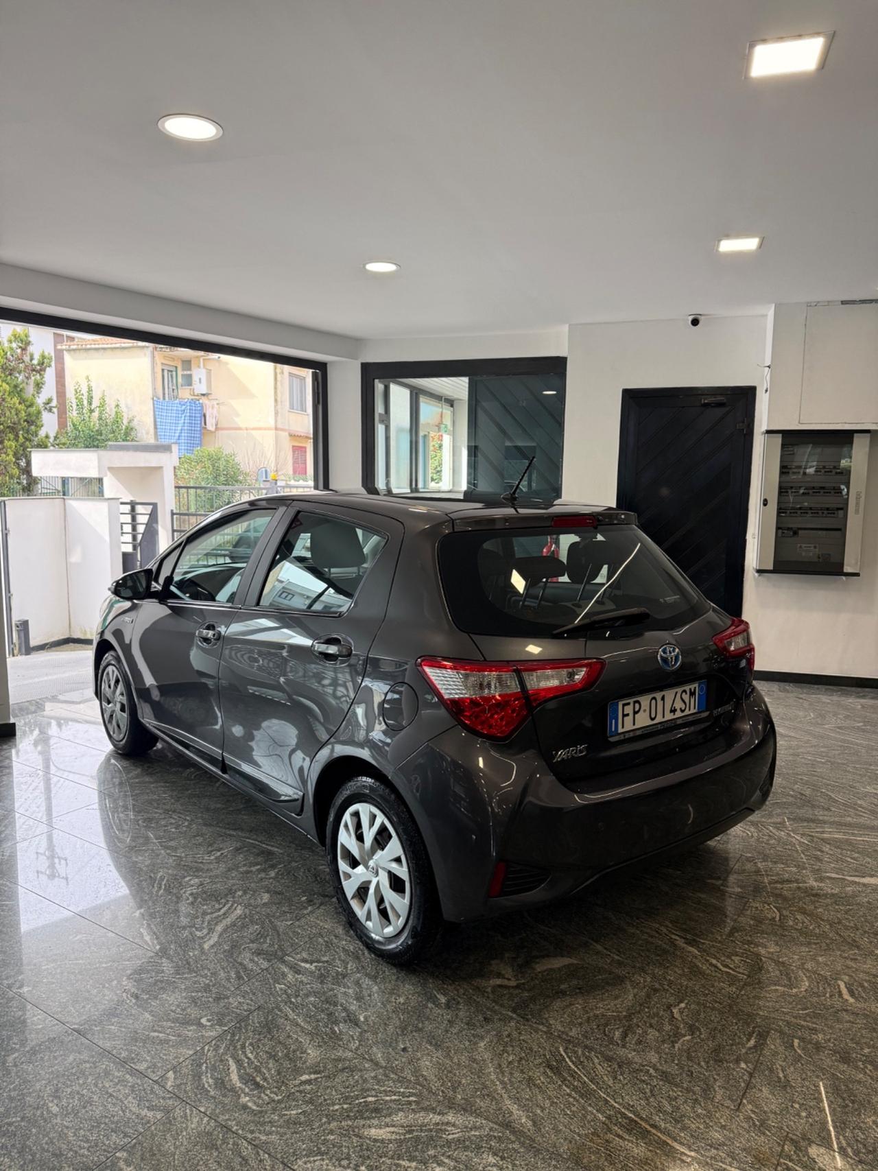 Toyota Yaris 1.5 Hybrid 5 porte Business