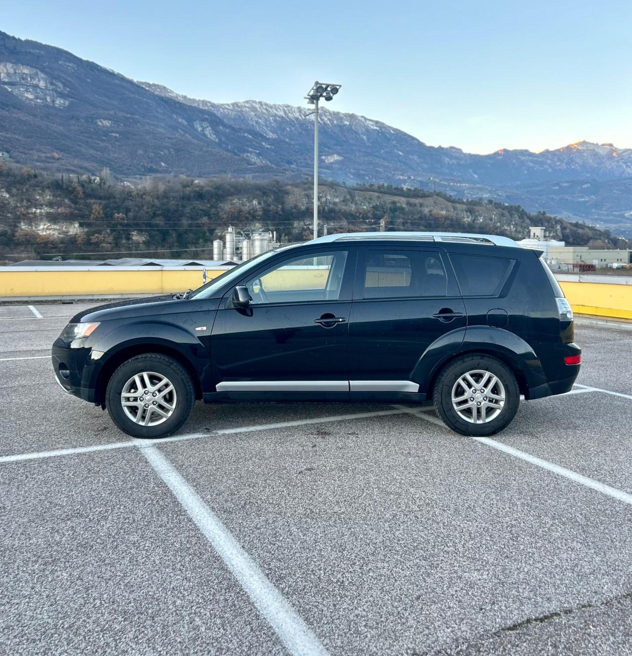 Mitsubishi Outlander 2.0 DI-D Instyle 7 POSTI