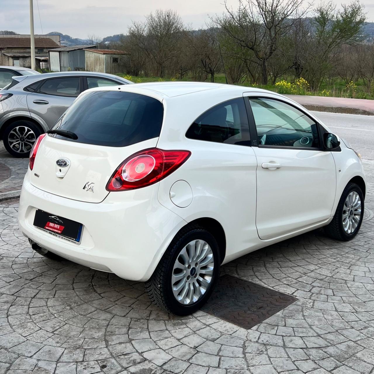 Ford Ka 1.3 TDCi 75CV Titanium con SOLI 102.000 KM