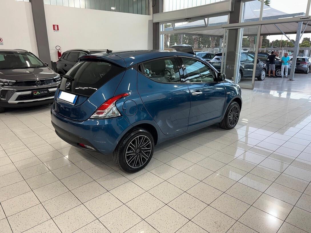 Ypsilon 1.0Hybrid Gold CAR PLAY PARI NUOVO!!!!!!!