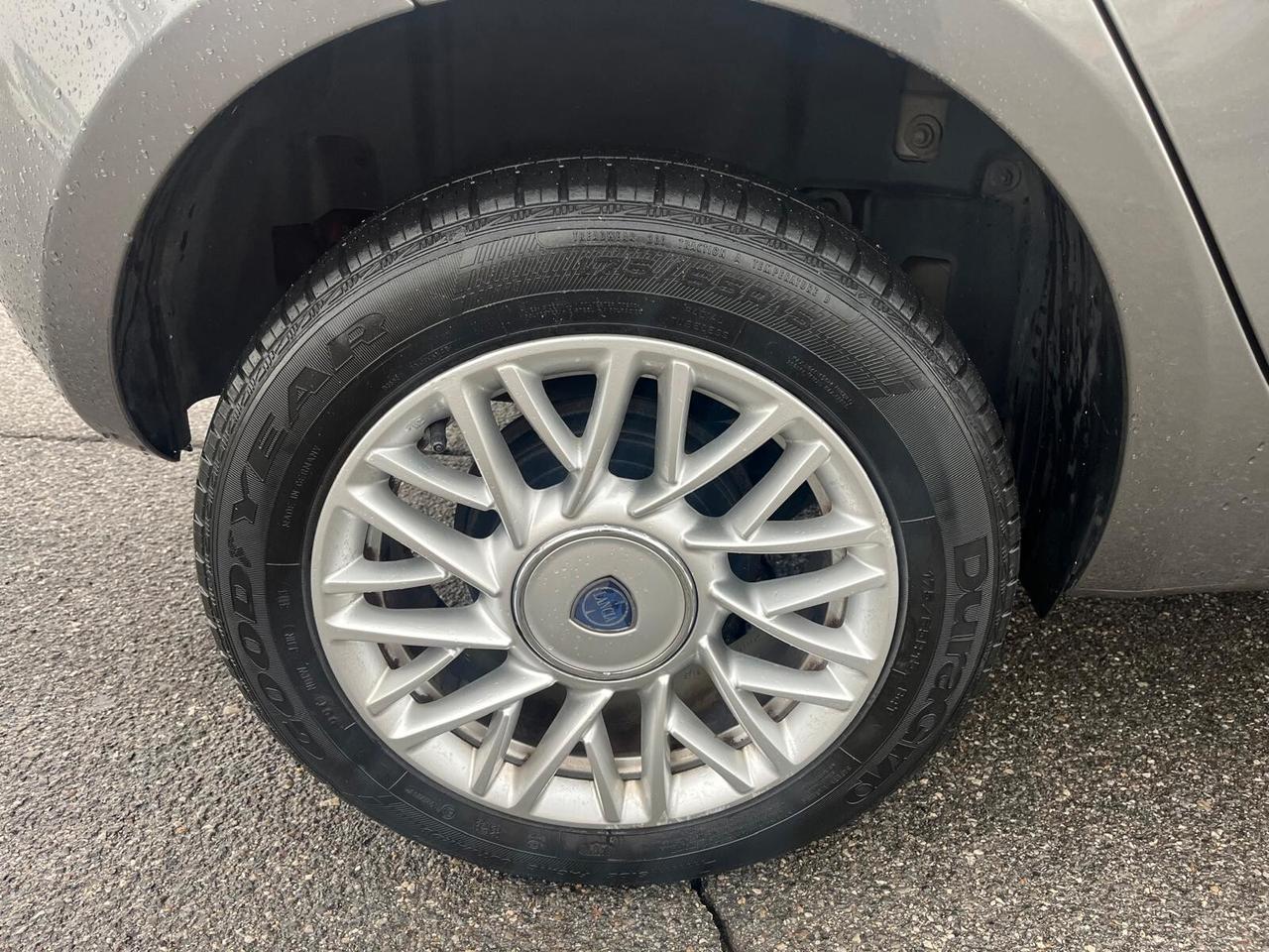 Lancia Ypsilon 0.9 TwinAir 84CV-62 5 porte Metano Ecochic Gold