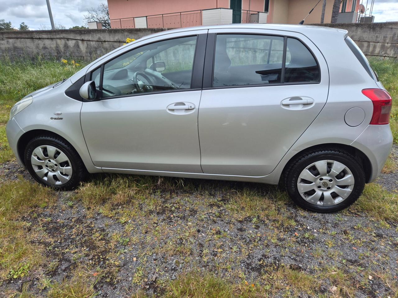 Toyota Yaris 1.0 benzina 5 porte