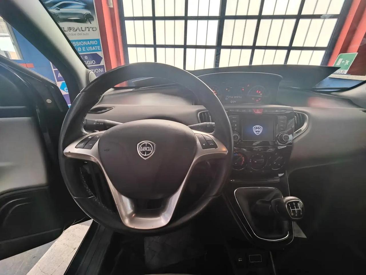 Lancia Ypsilon 5 porte NEOPATENTATO