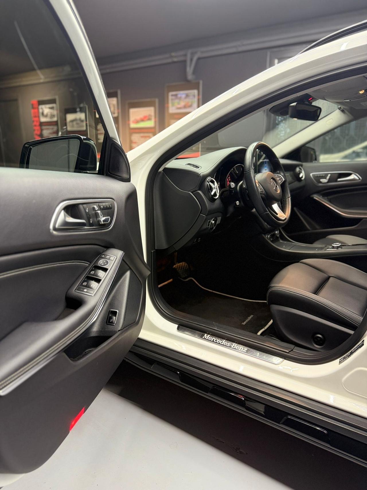 Mercedes-benz GLA 200 d Automatic Premium night edition