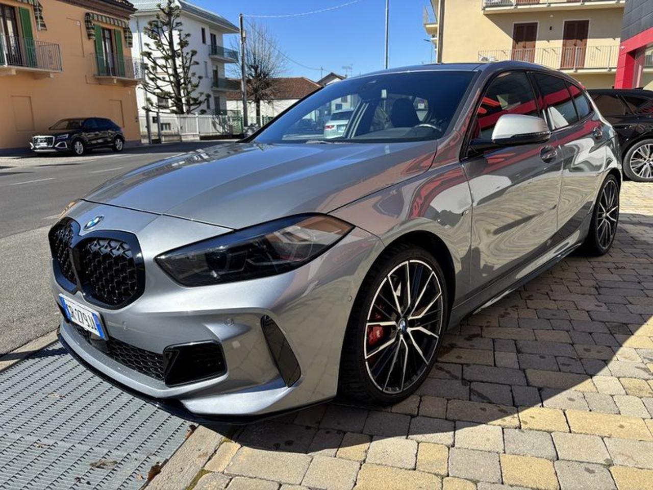 BMW 135 i xDrive NAVI-FULL LED-CAM-19"