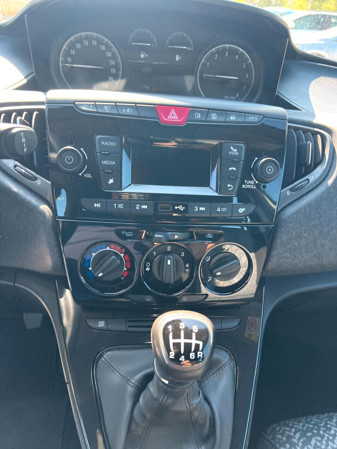 Lancia Ypsilon 1.0 FireFly 5 porte S&S Hybrid Ecochic