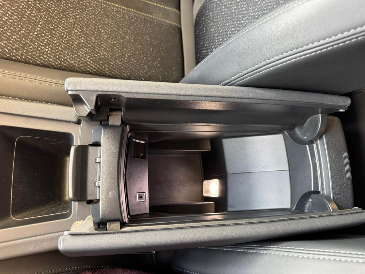 Peugeot 308 Hybrid 136 e-DCS6 GT